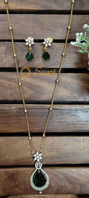 Chain with green pendant Chain with green pendant