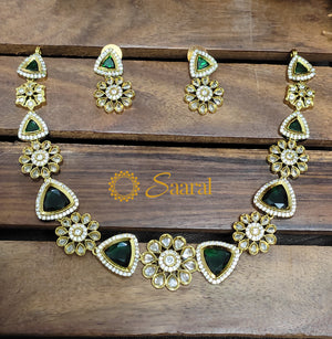 Green stone and flower pattern chocker Green stone and flower pattern chocker
