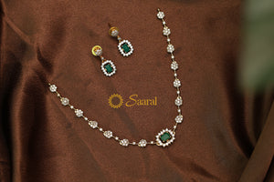 GREEN STONE NECKLACE GREEN STONE NECKLACE