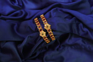 STUNNING RED STONE BANGLE STUNNING RED STONE BANGLE