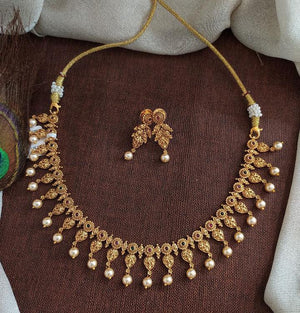 Non Idol Antique Necklace Non Idol Antique Necklace