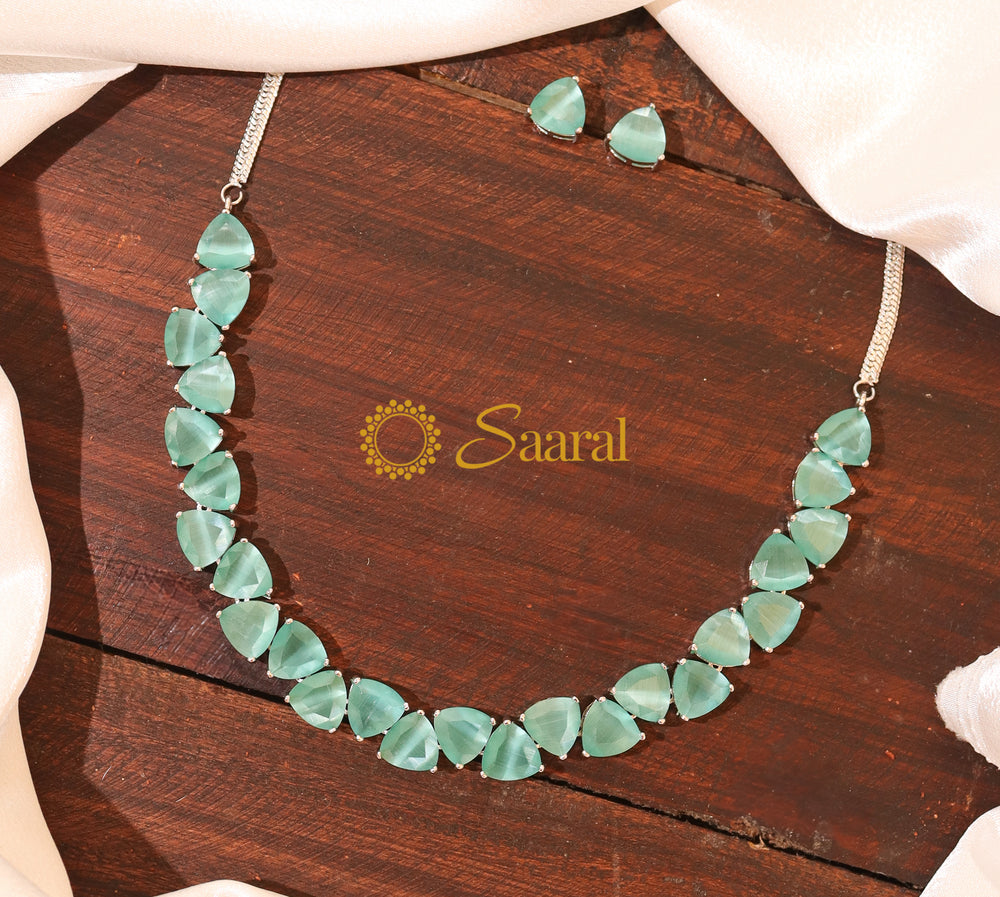 Green stone neckset