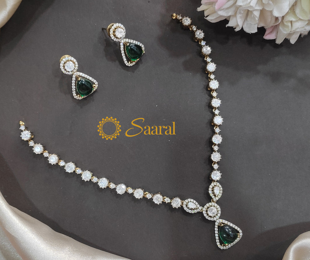 Elegant green stone Pendant set