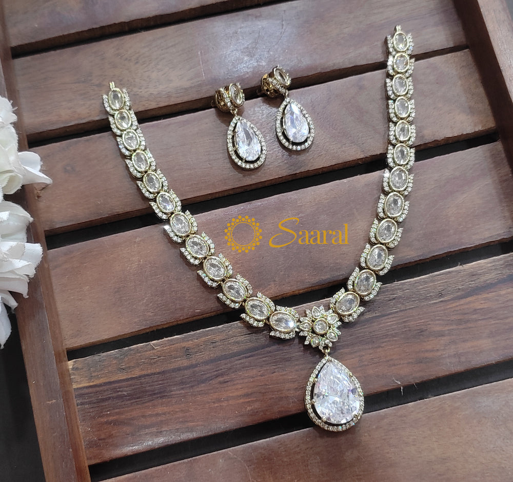 Elegant stone necklace