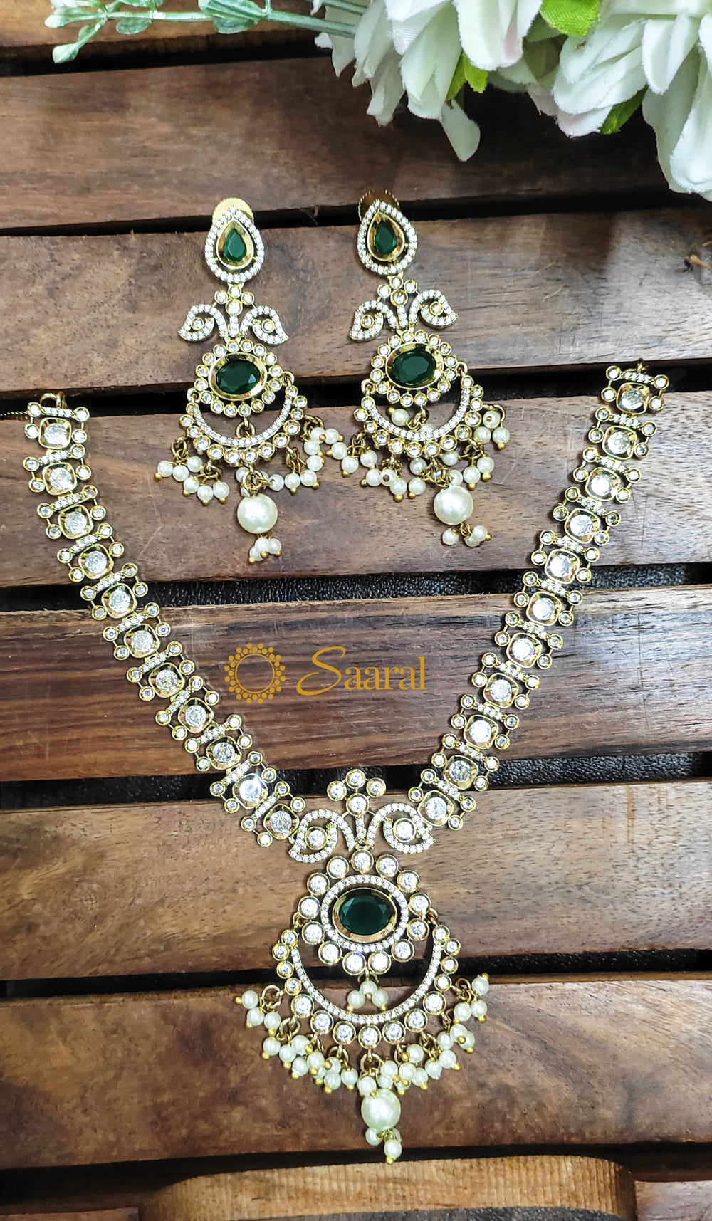 Green and white Mughal Jewlery set
