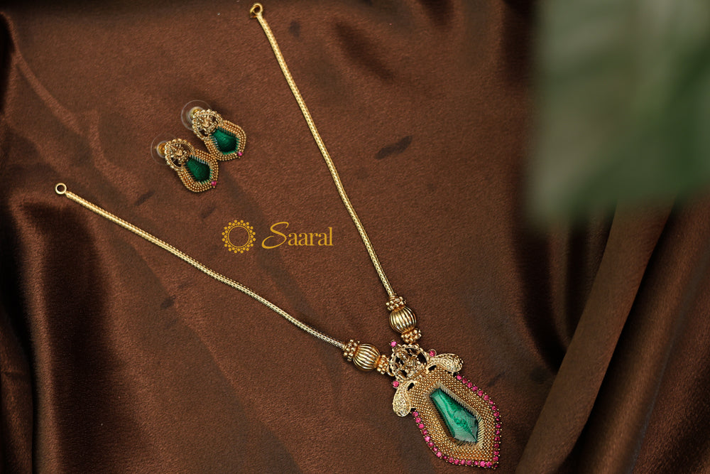 TRADITIONAL  GREEN NECKLACE