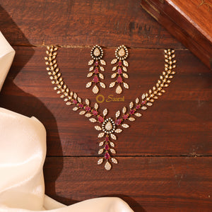 LEAF PATTERN NECKLACE