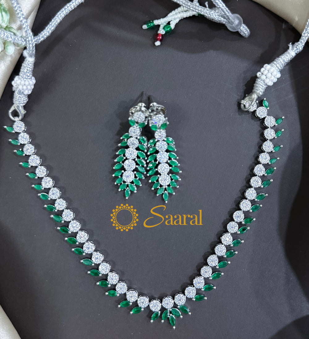 LEAF PATTERN SILVER NECKSET