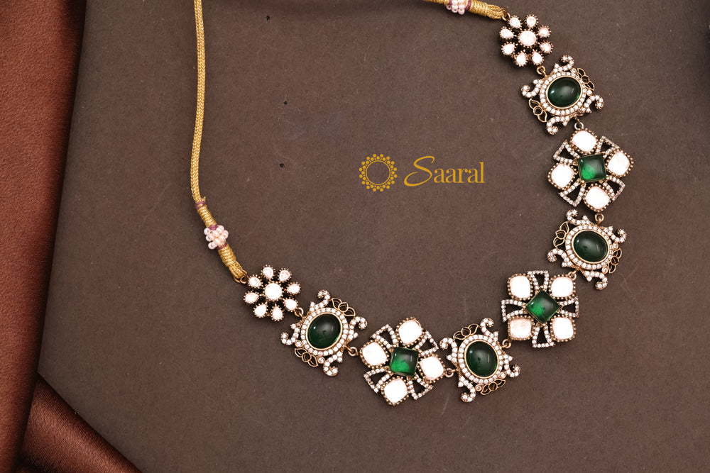 GREEN CHOKER