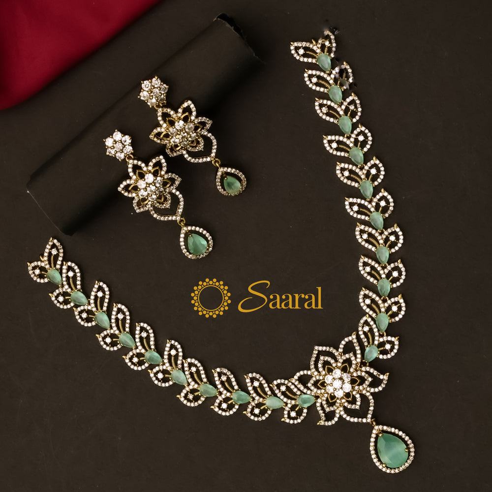 AD SET WITH FLORAL PATTERN