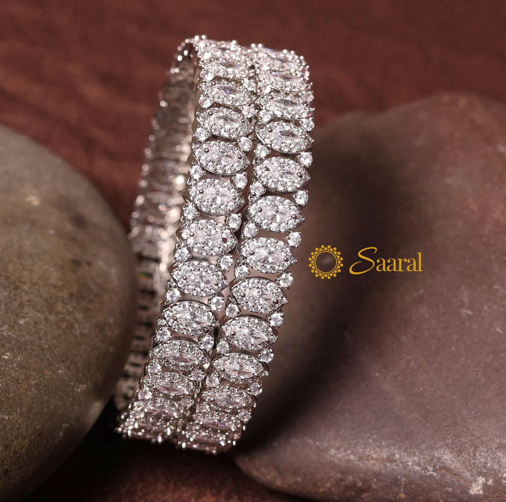 STUNNING SILVER SHADE BANGLE