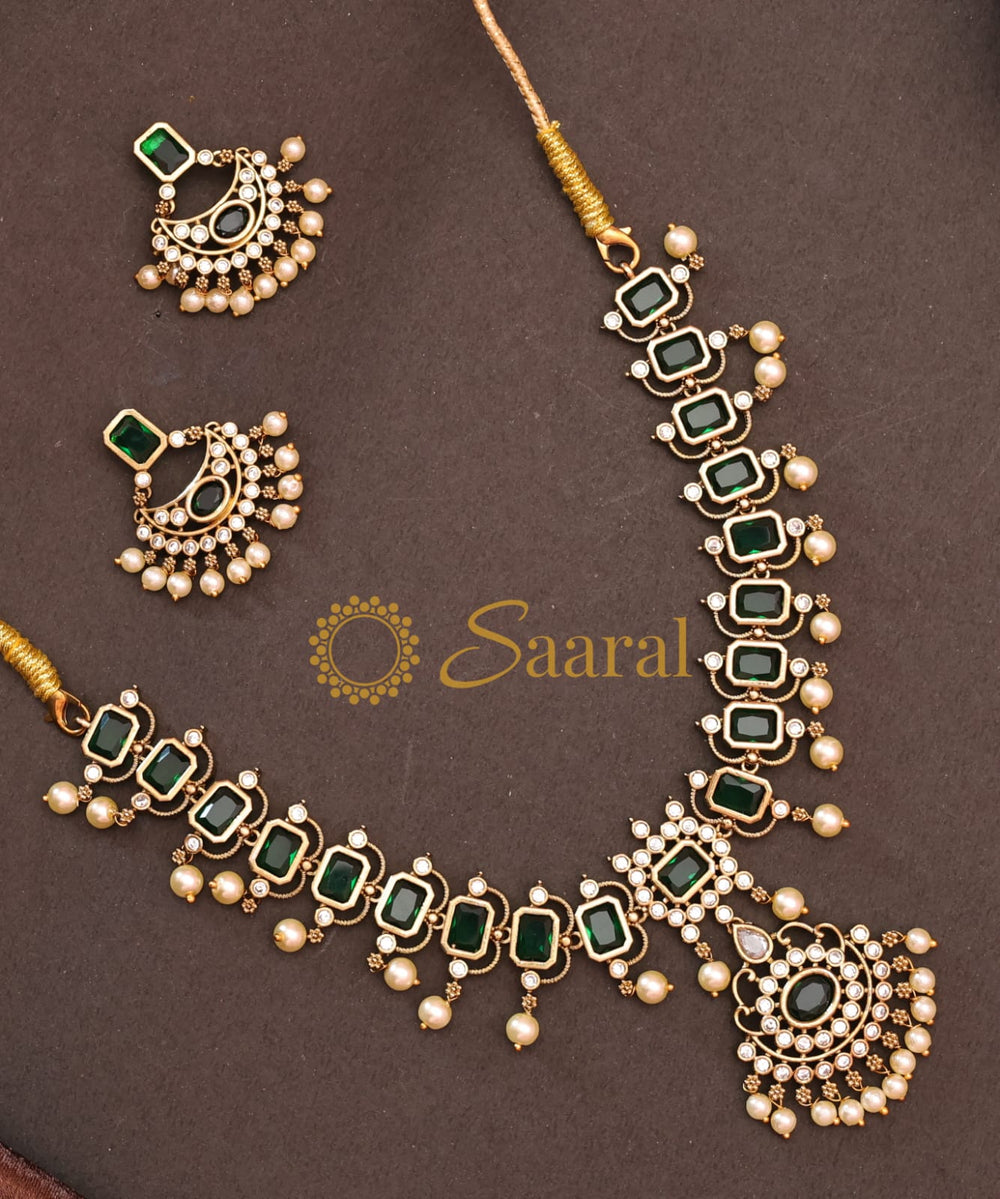 TRADITIONAL NECKLACE WITH PEARL HANGING