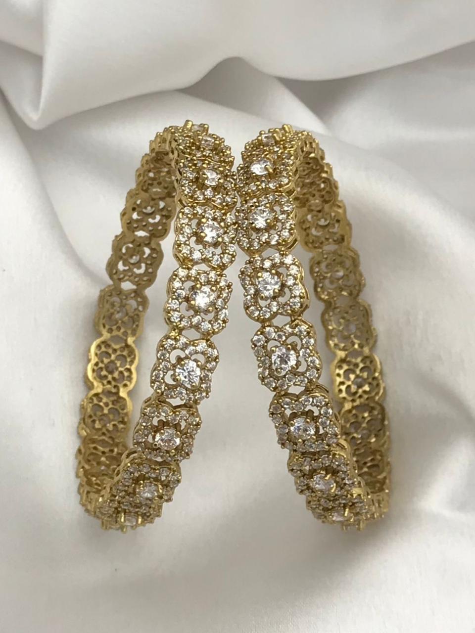 ELEGANT WHITE stone AD Bangle