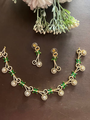 ELEGANT Green Necklace