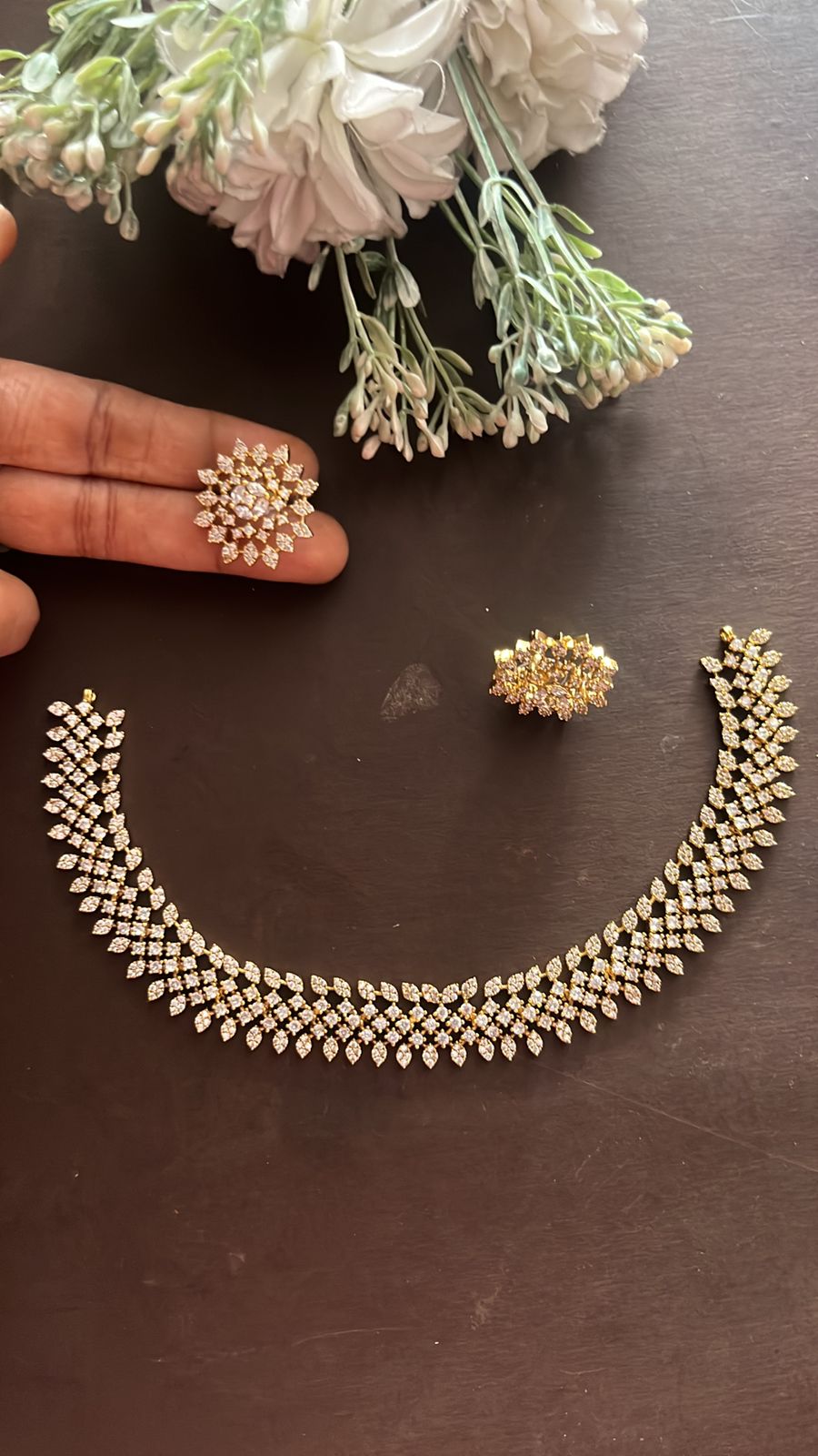 Stunning vintage Neckset with Stud