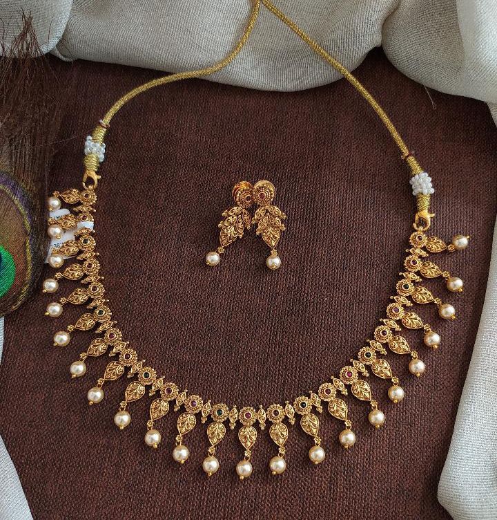 Non Idol Antique Necklace