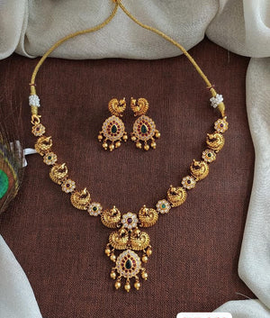 Non Idol Antique Necklace