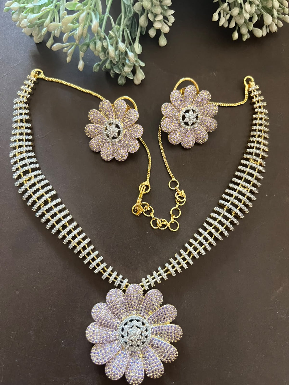 Trendy Designer Pattern Floral Necklace
